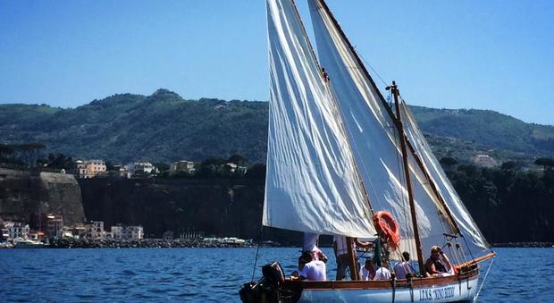 Barche d'epoca nel golfo di Sorrento tutto pronto per il trofeo De Martino