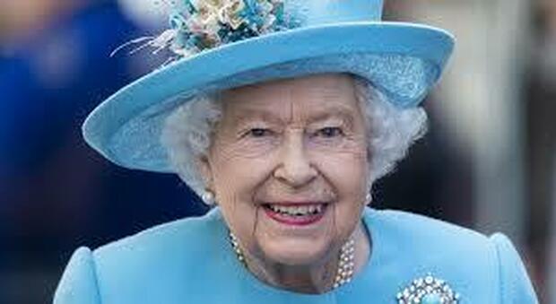 Le richiesta "particolari" della Regina Elisabetta: no all'aspirapolvere.