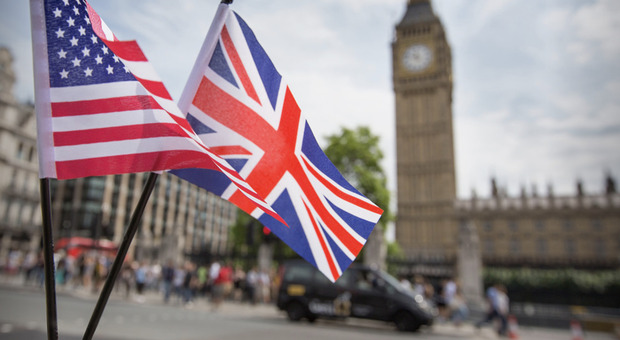 Regno Unito, bandiere verso il tutto esaurito per le celebrazioni del Giubileo della Regina: «Mai visto nulla di simile»