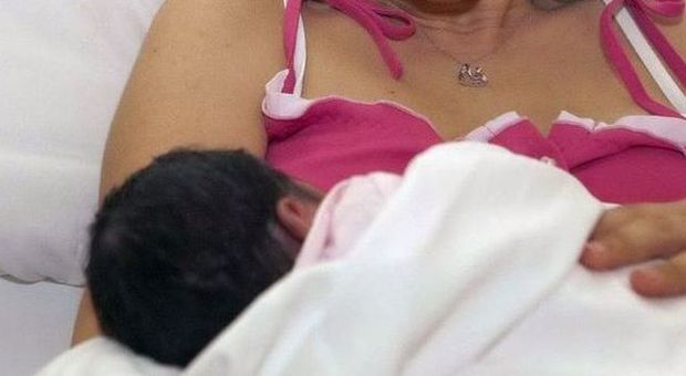 Bambino in vendita per 30mila euro a coppia sterile: sventato traffico di esseri umani