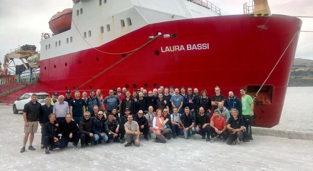 La nave polare italiana Laura Bassi
