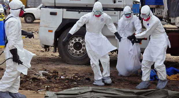 Ebola, l'Arabia Saudita sospende i visti a chi viene dai Paesi colpiti dal virus