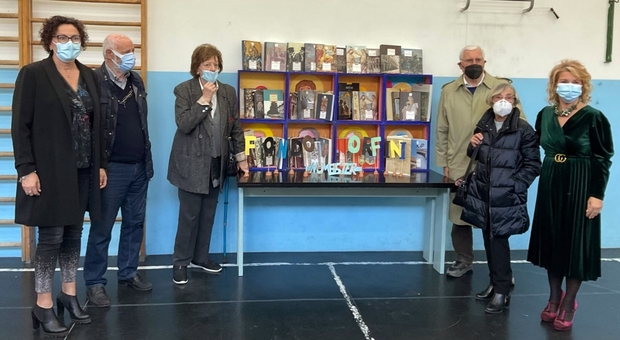 Foligno, l’Associazione Orfini-Numeister dona un’intera collezione libraria alla scuola media di Belfiore: «La cultura esce dagli archivi e si apre ai ragazzi»