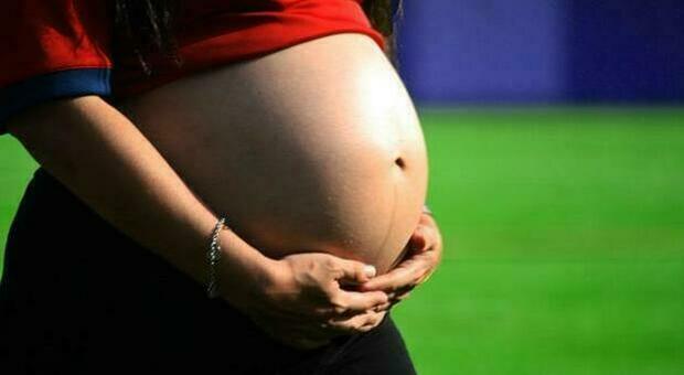 Paracetamolo in gravidanza, aumenta il rischio di autismo nel nascituro: ecco lo studio