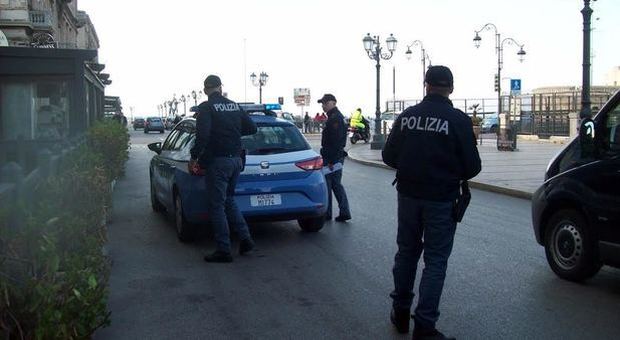 Nella foto di repertorio un intervento della Polizia a Taranto