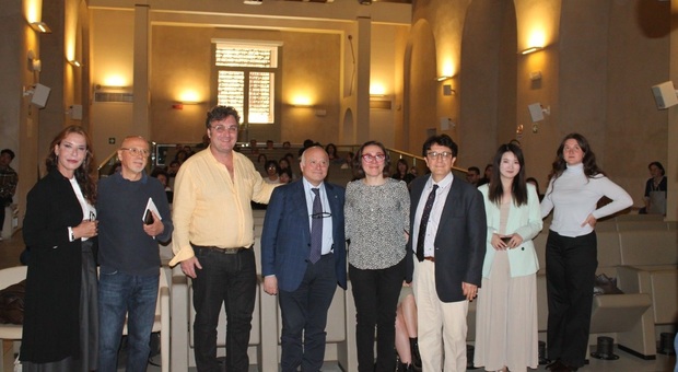 Ludovic Tézier con il direttore del Conservatorio di Benevento Giuseppe Ilario e i docenti del "Nicola Sala" all'auditorium San Vittorino