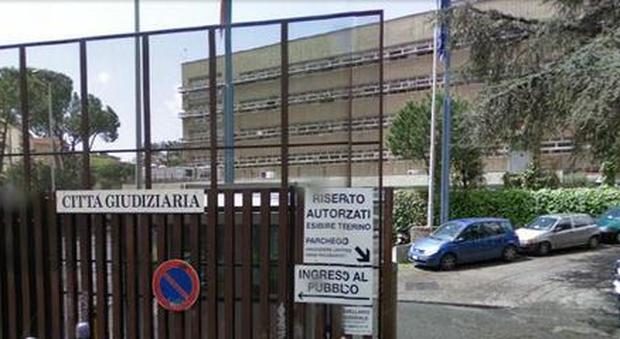 Roma, ascensore impazzito in Tribunale: ferita una pm