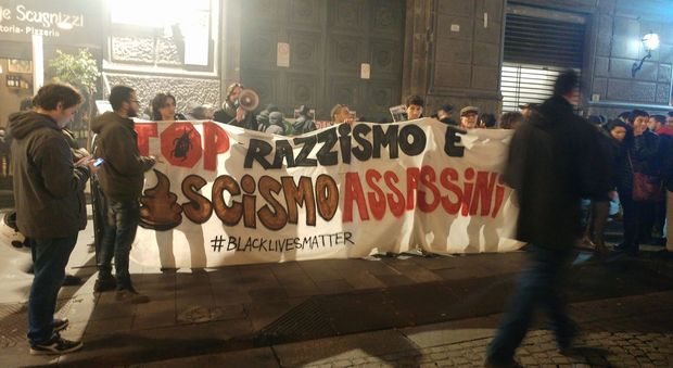 Corteo antifascista a Napoli, arriva la risposta a Casapound. Blitz davanti alla sede del Pd