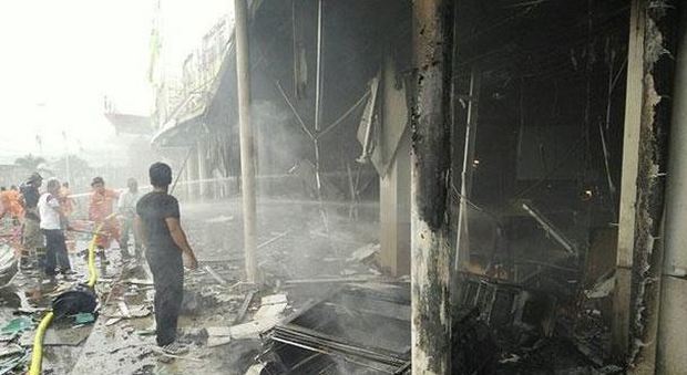 Thailandia, bombe al centro commerciale: quaranta feriti