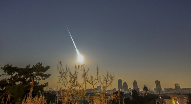 Francia, avvistato un asteroide nella notte: le immagini dell'esplosione