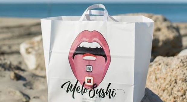 “MeloSushi”, catena di cucina giapponese accusata di sessimo: «Nome e logo offendono le donne»