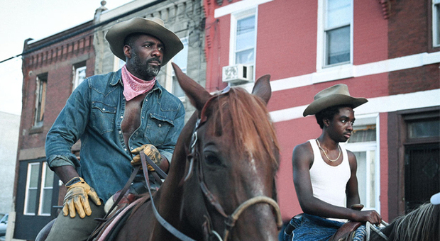 Idris Elba presenta Concrete Cowboys al Toronto International Film Festival: «Ho pianto pensando a mio padre»