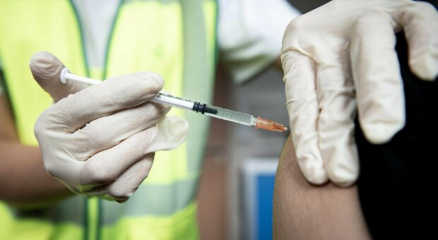 Vaccini, dalla Ue monito per i richiami contro il papillomavirus e l'epatite B