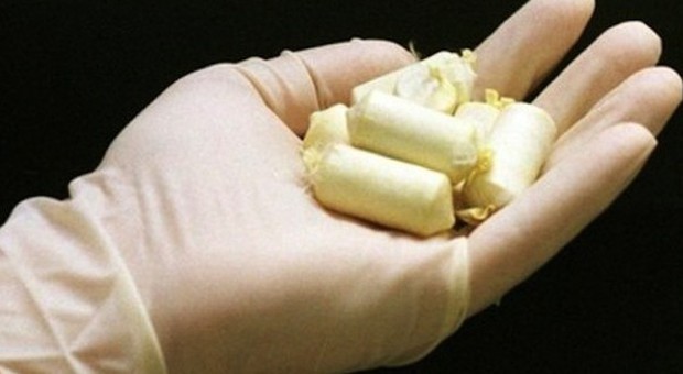 Ovuli di cocaina in pancia: insospettabile arrestato ad Aversa