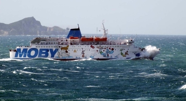 Maltempo, vento forte e onde: bloccati i traghetti del nord Sardegna