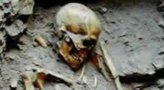 Anche una lapide sulla sepoltura del cacciatore di 14mila anni fa