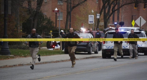 Ohio, piomba sulla folla con un'auto e accoltella 10 persone: ucciso aggressore