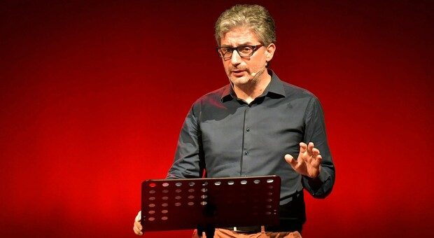 Il direttore artistico Carrara sul debutto di “Così fan tutte” al Pergolesi di Jesi: «Con Milo Manara una sinergia vincente»