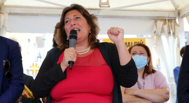 Regionali Campania 2020, Ciarambino contro tutti: «I codardi sono due, Caldoro e De Luca in fuga»