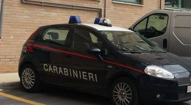 Civitanova, la figlia intercetta l'auto rubata ai genitori e "guida" i carabinieri