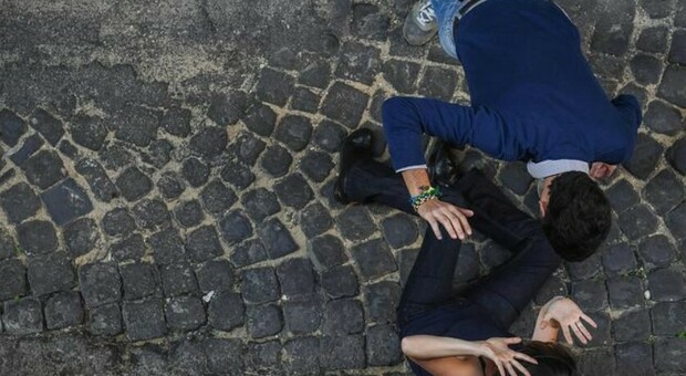 Turista denuncia stupro a Palermo: «Sembrava gentile, poi gli abusi». Arrestati due cugini, le intercettazioni delle mogli infuriate