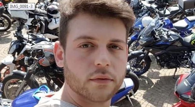 Schianto con la motocicletta, Francesco muore a 25 anni