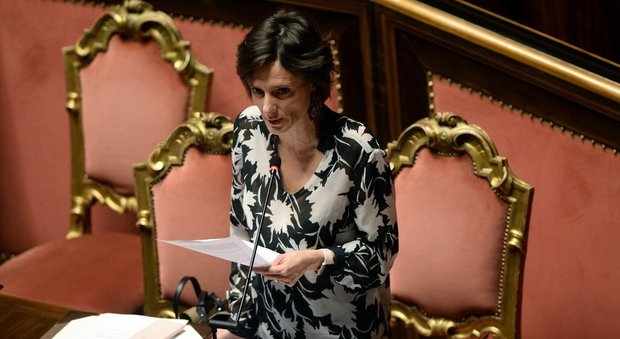 Violenza, Bonetti promette: «Nuovi alloggi per le vittime»
