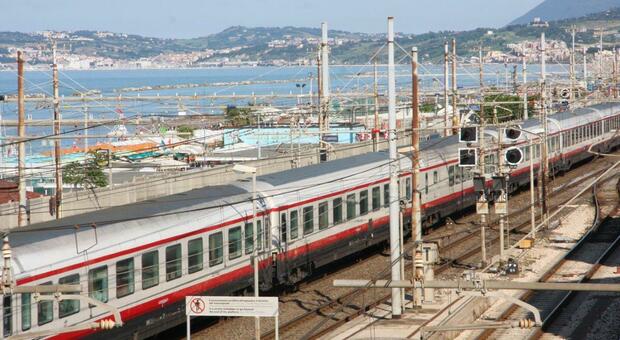 Treni, guasto a Bologna: la linea Adriatica in tilt: ritardi fino a 170 minuti