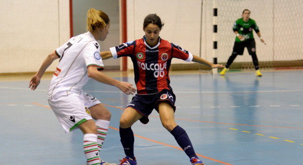 Calcio femminile, Locri chiude per minacce. Malagò: «Il 10 voglio le ragazze in campo». Dirigenti sotto scorta