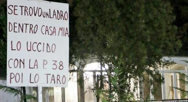Padova, subisce 5 furti e mette il cartello: «Se trovo un ladro in casa lo uccido»