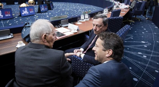 Ue chiede nuova austerità ad Atene: congelato tetto ai bond delle banche