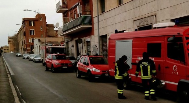 Roma, brucia un appartamento al Pigneto: muore una donna