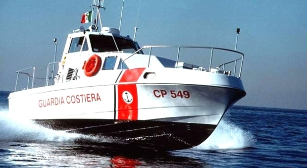 Sorrento-Capri, traghetto si ferma per avaria: salvati 76 passeggeri
