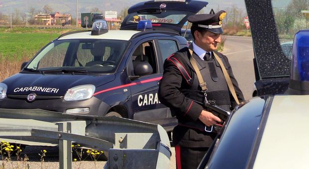 Si faceva assumere come badante, poi rubava e giocava alle slot: denunciata dai carabinieri a Cannara