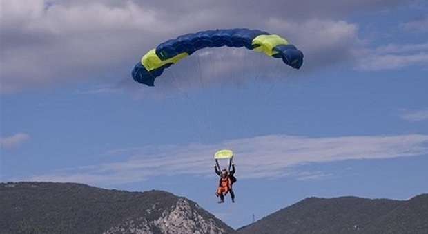 La tragedia di Pontecagnano c'è un'altra vittima una paracadutista donna Indagini in corso