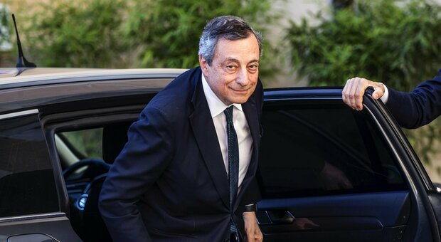 Draghi bis, governo senza M5S o voto: le posizioni dei partiti (e le pressioni sul premier)