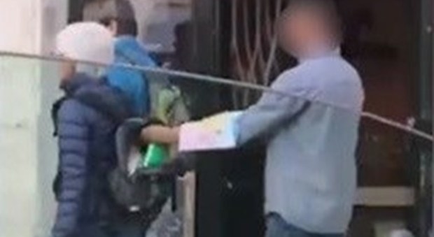 Lisbona, borseggiatore filmato in flagrante indigna il web