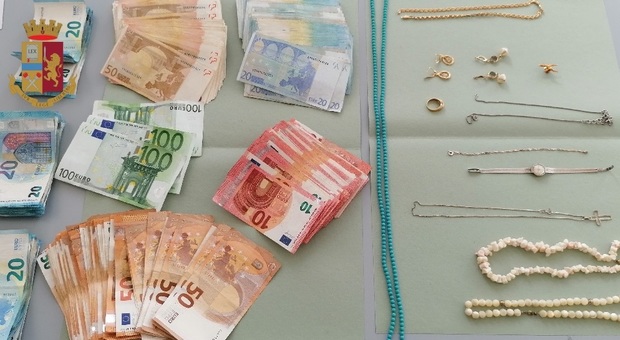 Portici, arrestato ladro d'appartamento in fuga dopo il colpo con 17mila euro di bottino