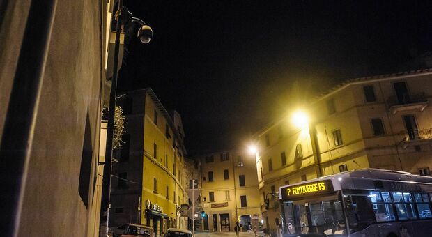 Perugia, scorcio notturno di Porta Pesa