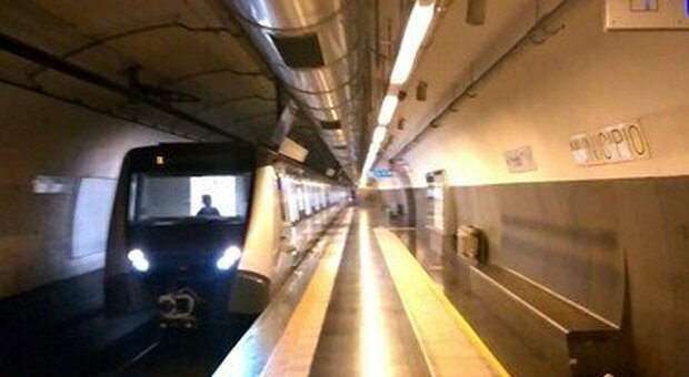 Metropolitana di Napoli, nuovi treni fermi: manca l’ultimo permesso