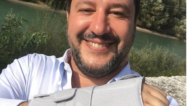 Incidente per Salvini e polso fratturato, ecco cosa è successo al vicepremier Foto