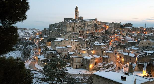 Maltempo, neve in Toscana: auto bloccate. Allerta per domani in Umbria, Lazio e Abruzzo