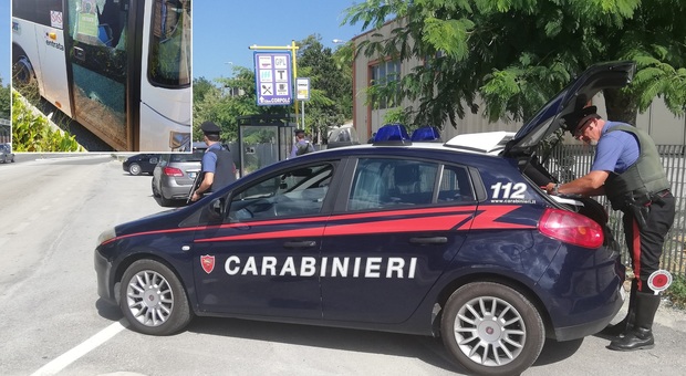 Fermato dai carabinieri, ventiduenne sorpreso con la marijuana nell'auto
