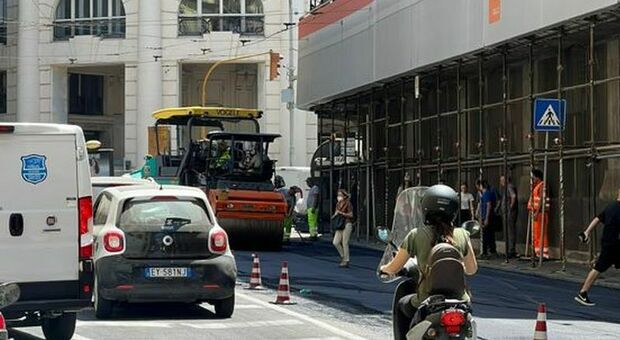 Traffico spaventoso oggi a Napoli, Grimaldi: «Zona Chiaia in tilt per incapacità del Comune»