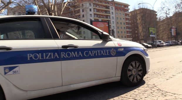 Roma, «licenze facili per gli amici»: indagati 4 vigili al Tuscolano