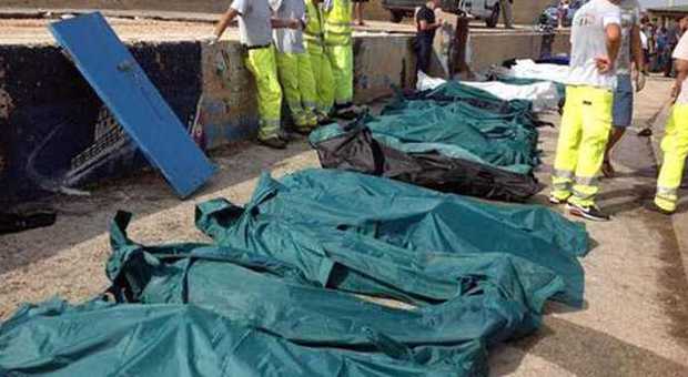Dramma a Lampedusa, soccorso ​un gommone con 67 migranti: quattro morti
