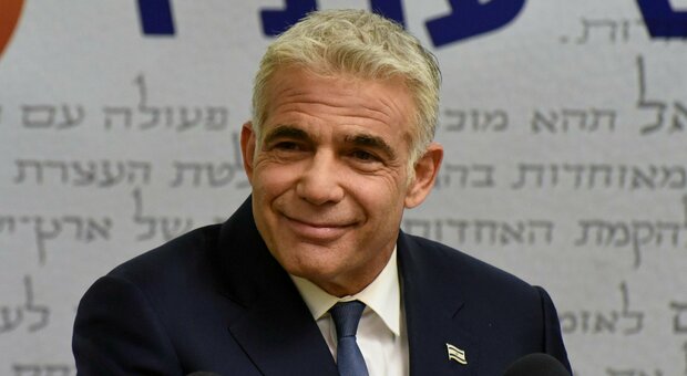 Israele, al via il governo anti Netanyahu: Lapid scioglie la riserva. Ora fiducia a Knesset