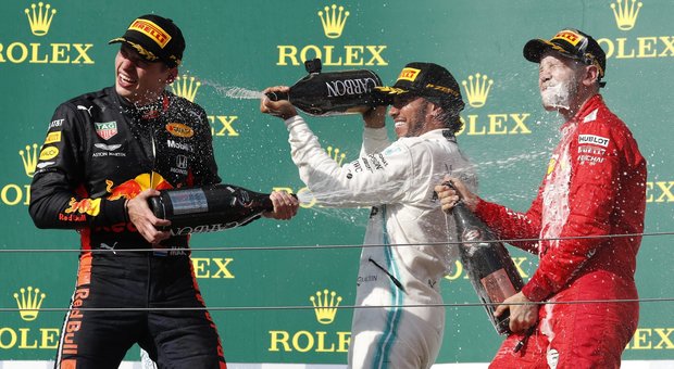 Hamilton trionfa anche in Ungheria: Verstappen secondo, Vettel buon 3°