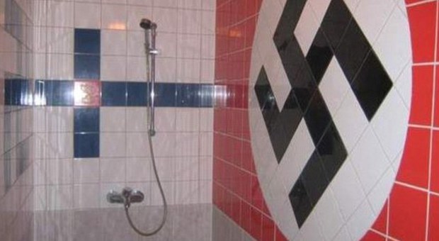 Svastiche sul muro e tazze del bagno in cucina: i peggiori foto-annunci di case in vendita Guarda