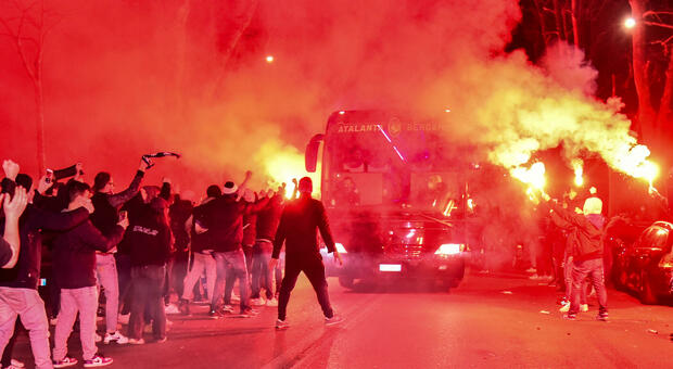 Atalanta-Real Madrid, migliaia di tifosi bergamaschi fuori dallo stadio: inascoltati gli appelli di Ats e club